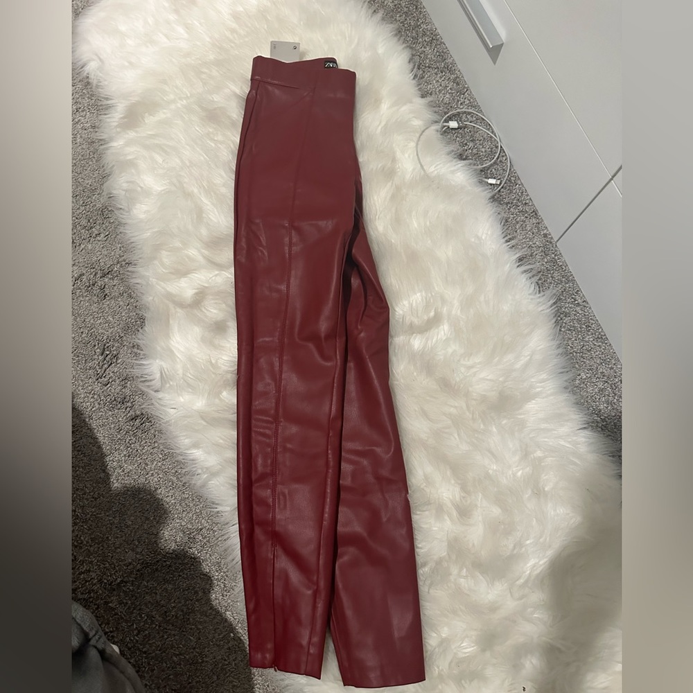 ZARA Faux leather Mid-Rise leggings. Size S. Color Red